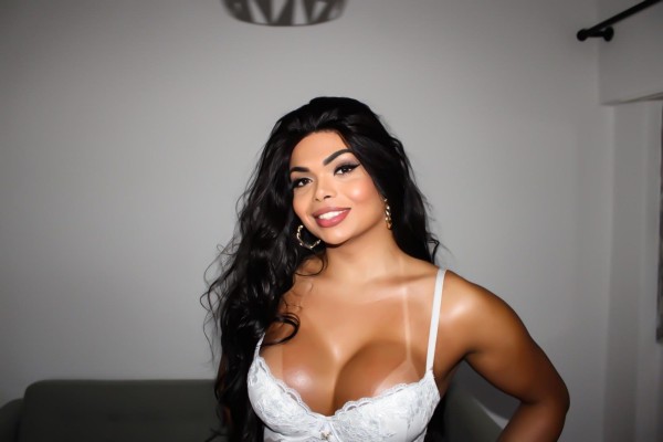 NOVEDAD EN BILBAO CHICA TRANS POLLONA COMPLACIENTE