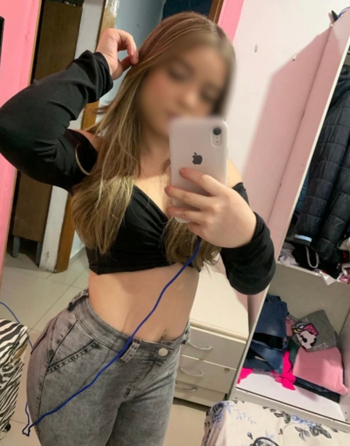 JOVENCITA RUBIA DE ESPECTACULO SIN LIMITES