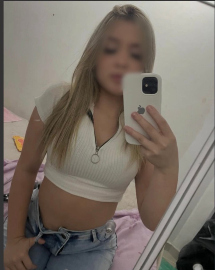 JOVENCITA RUBIA DE ESPECTACULO SIN LIMITES