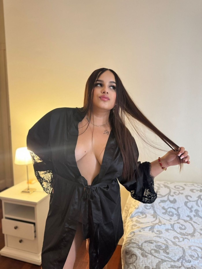 LATINA JOVENCITA NUEVA EN LA LINEA