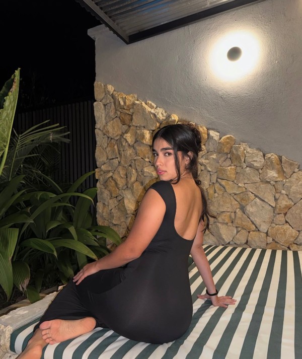 – LARA NOVEDAD UN CARAMELO EN LOVE GARDEN  IBIZA SAN ANTONIO