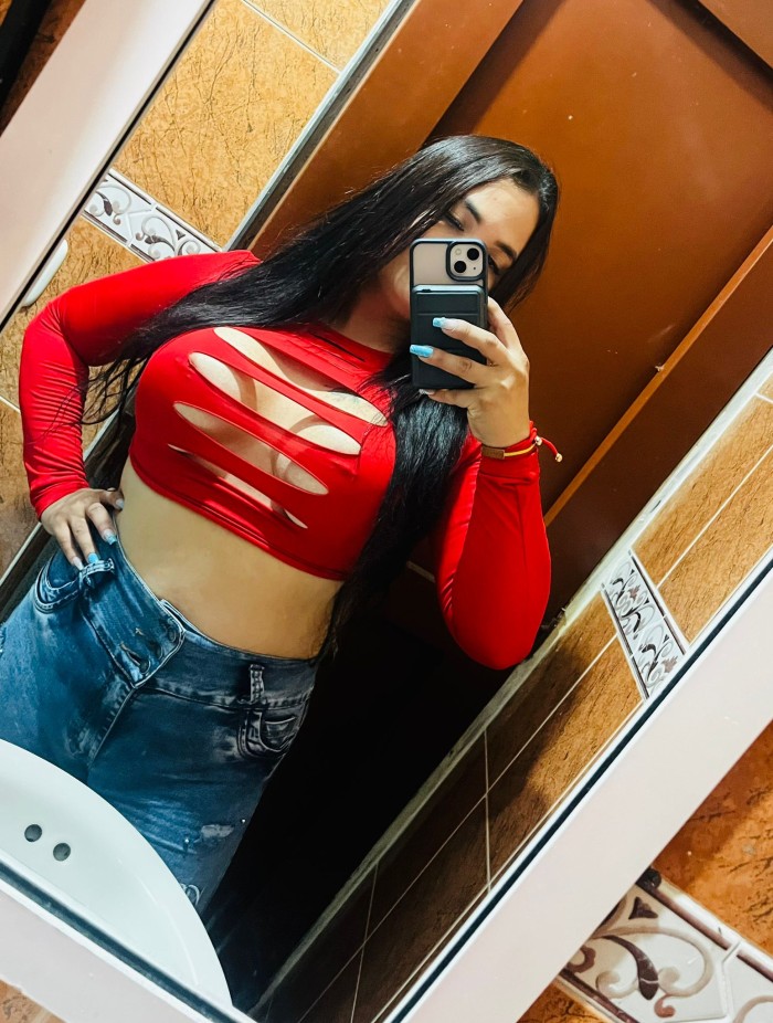 Trans femenina