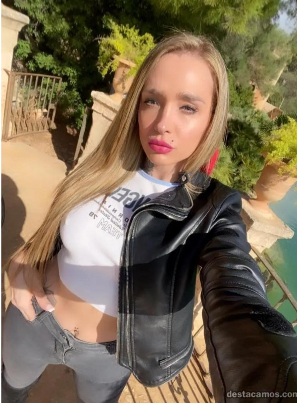 Trans muy cachonda argentina rubia dotada