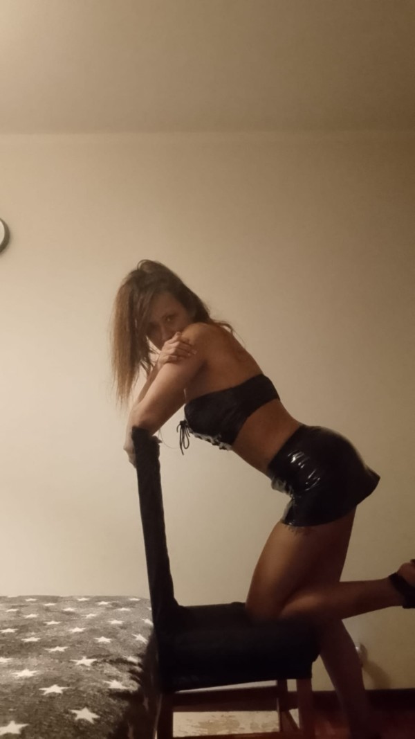 MUJER LATINA FOGOSA ARDIENTE FIESTERA