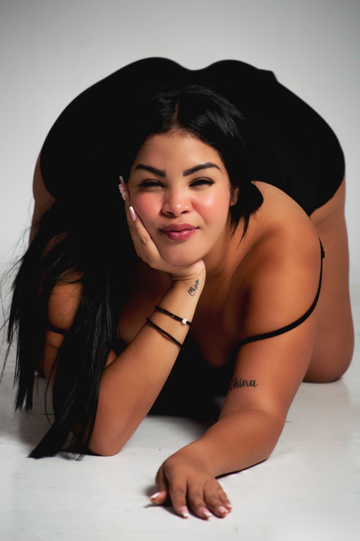 Armilla culona recién llegada cachonda