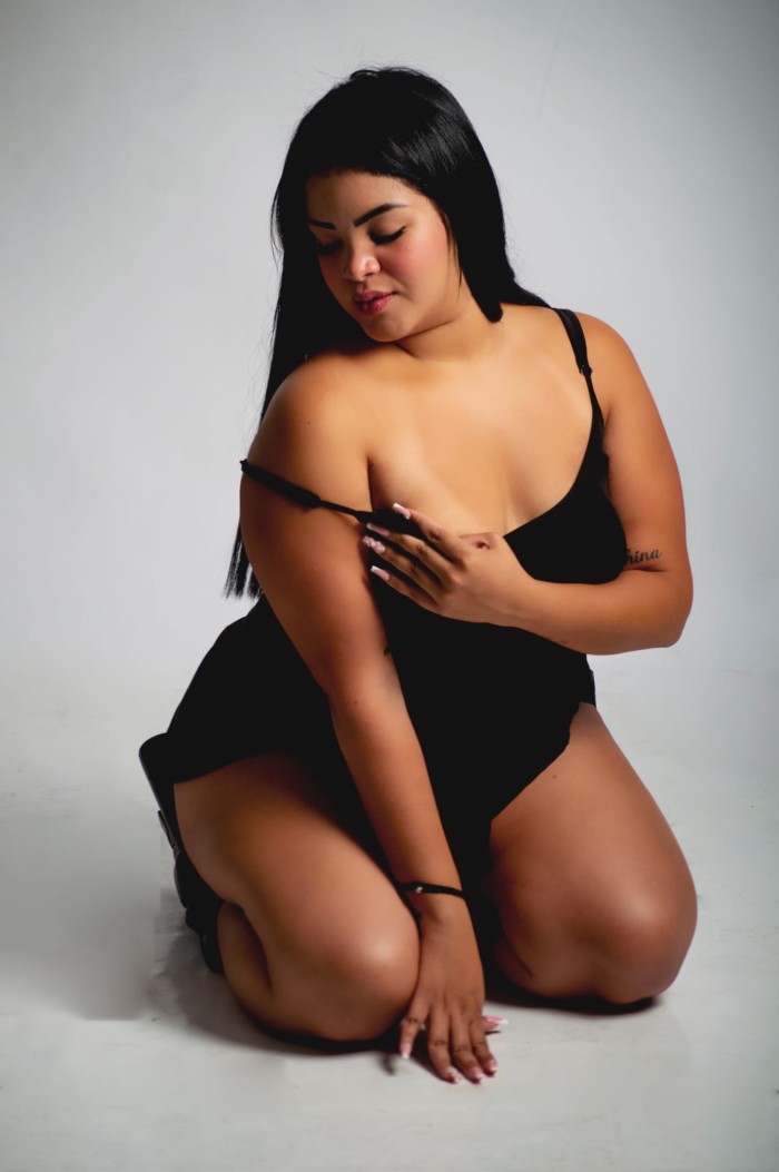 Armilla culona recién llegada cachonda