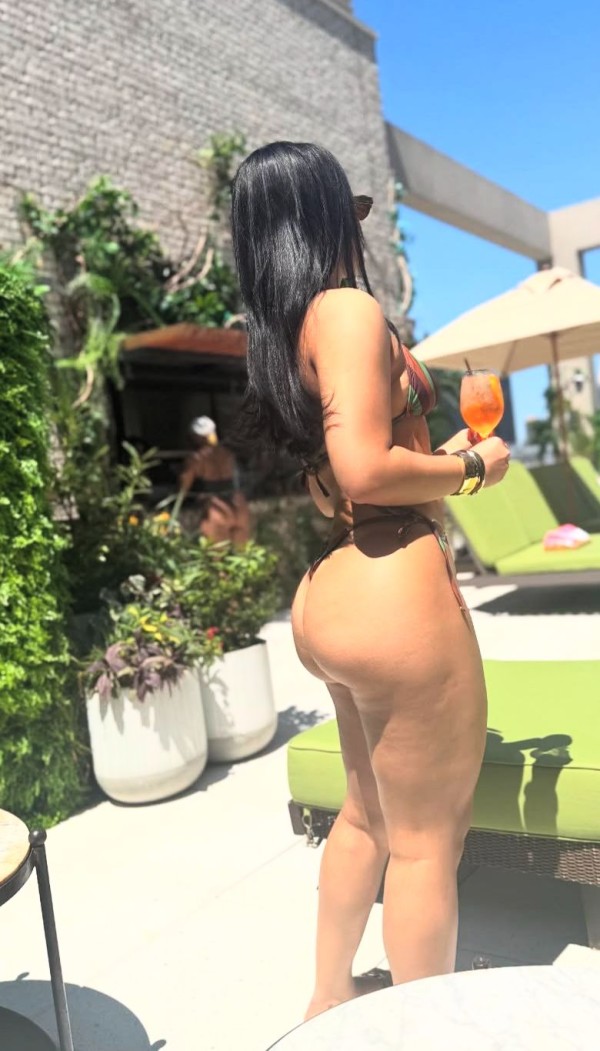 Jovencita de pechos naturales,caliente y fiestera