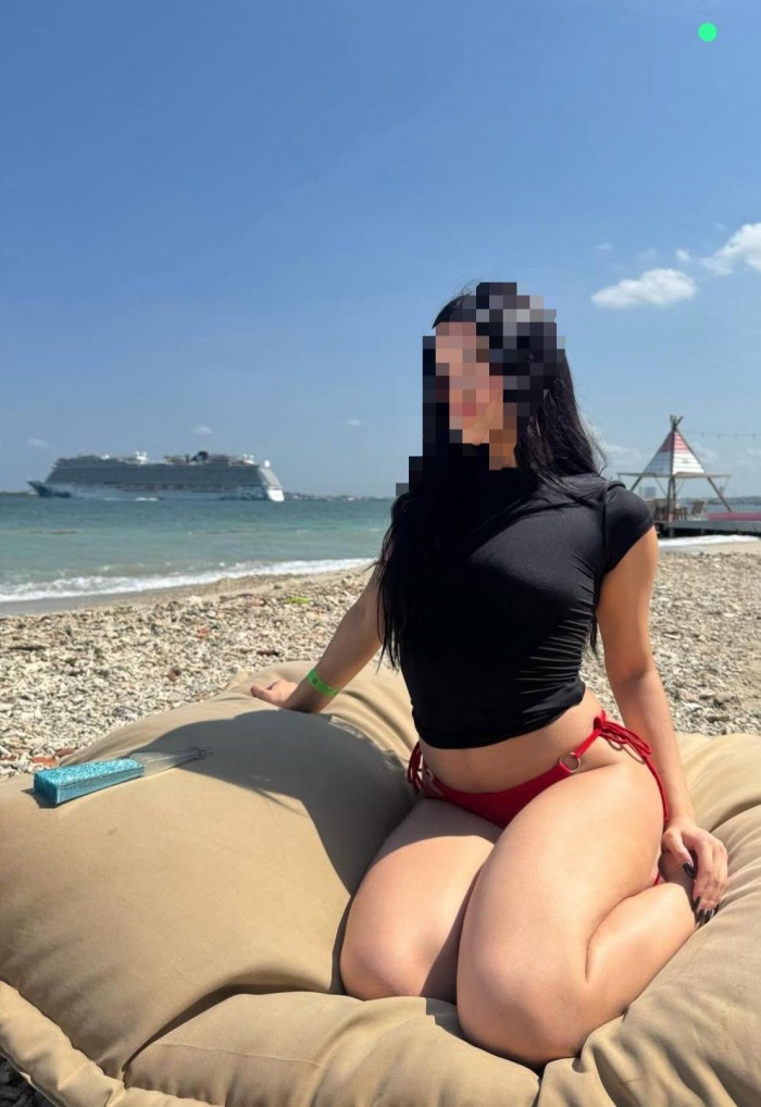 Alana, preciosa joven novedad en La Linea