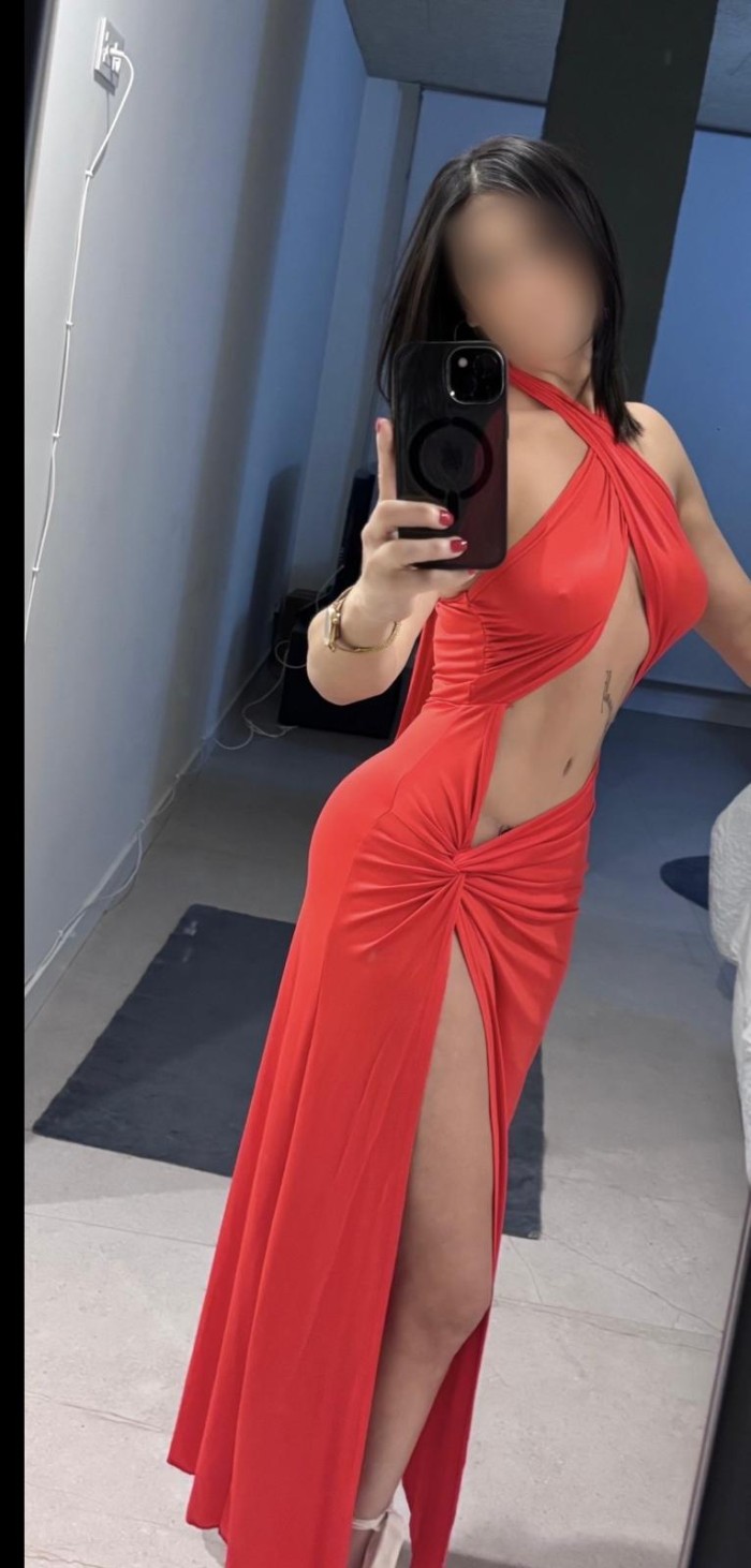 MORENA ALTA, DELGADA Y ESBELTA, PLACER ASEGURADO