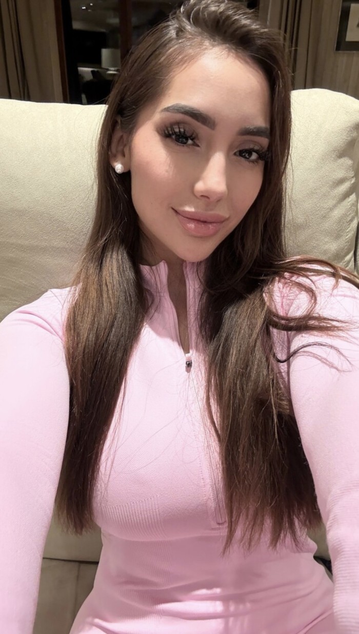 MIA UNA MUJER HERMOSA … INDEPENDIENTE