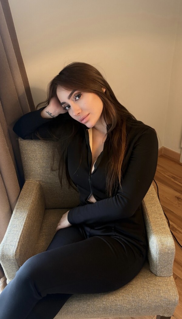 MIA UNA MUJER HERMOSA … INDEPENDIENTE