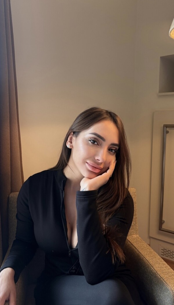 MIA UNA MUJER HERMOSA … INDEPENDIENTE