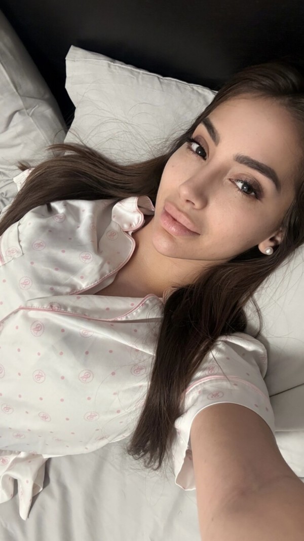 MIA UNA MUJER HERMOSA … INDEPENDIENTE