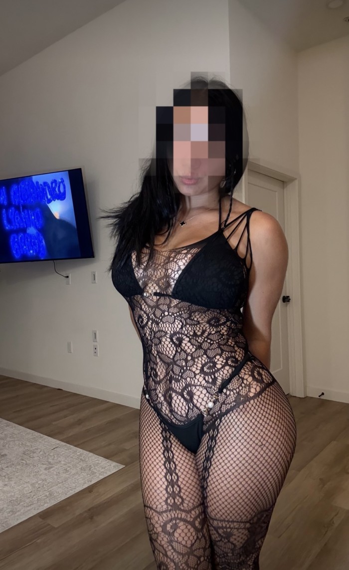 COLOMBIANA SOLO TRATO DE NOVIOS