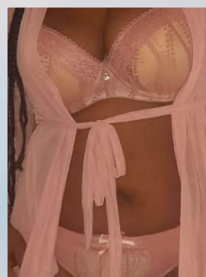 Diosa de ébano piel de chocolate,hago de todo