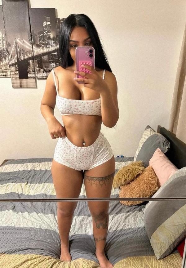 La Bella Camila ardiente