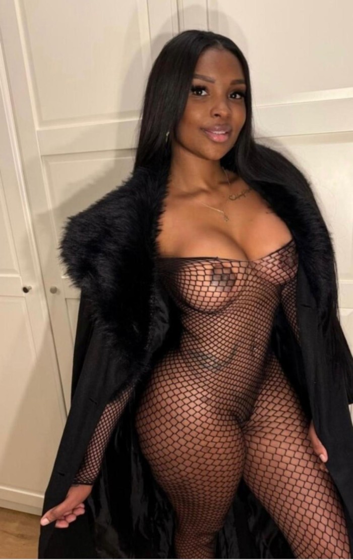 DELICIOSA ENCANTADORA SENSUAL IMPLICADA