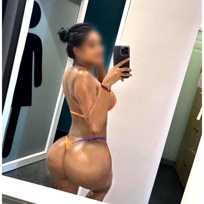 Chica elegante cachonda muy atrevida