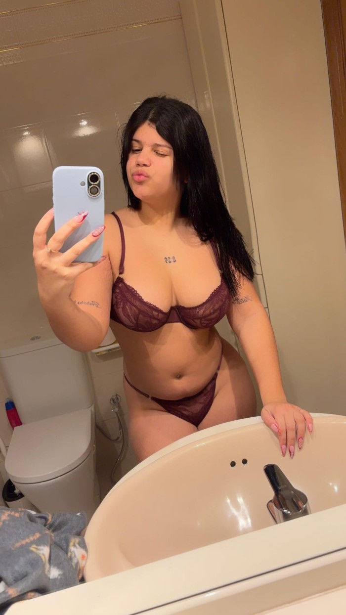 Emily 613825812 Niñata con ganas de sexo