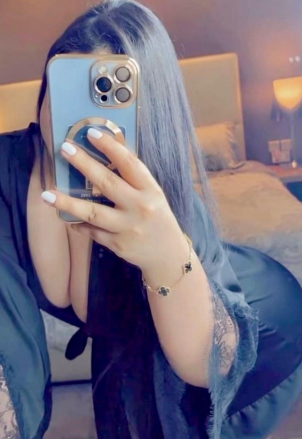 Hermosa, ardiente y fogosa latina, con ganas de pasarla rico