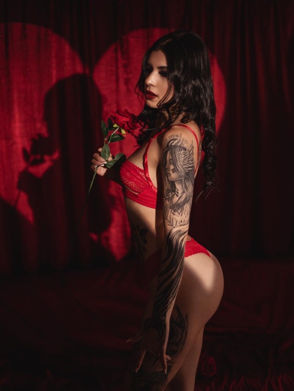 Joven Caliente  dispuesta a todo