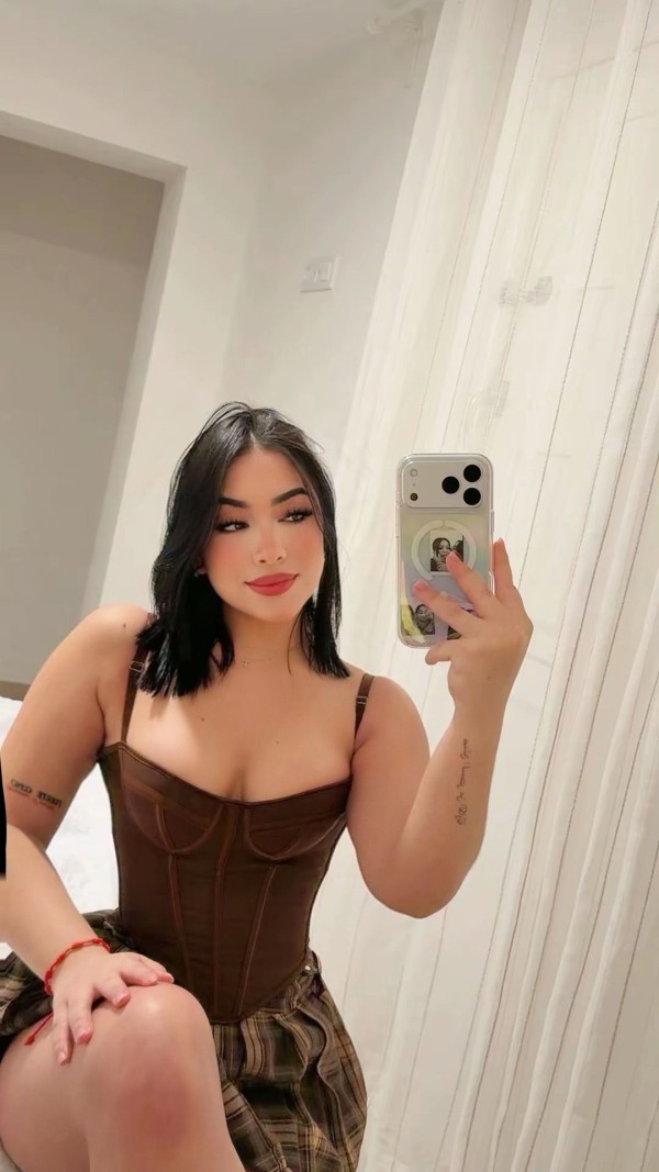 JOVENCITA BIEN LINDA CON TALENTO DE ESTUDIANTE EN EL PUERTO DE SANTA MARÍA