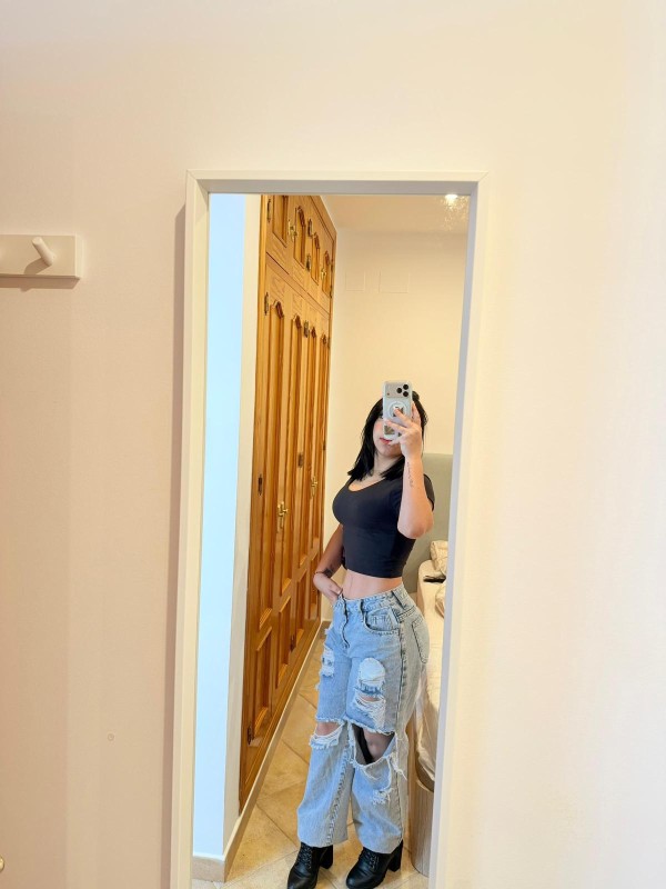 JOVENCITA BIEN LINDA CON TALENTO DE ESTUDIANTE EN EL PUERTO DE SANTA MARÍA