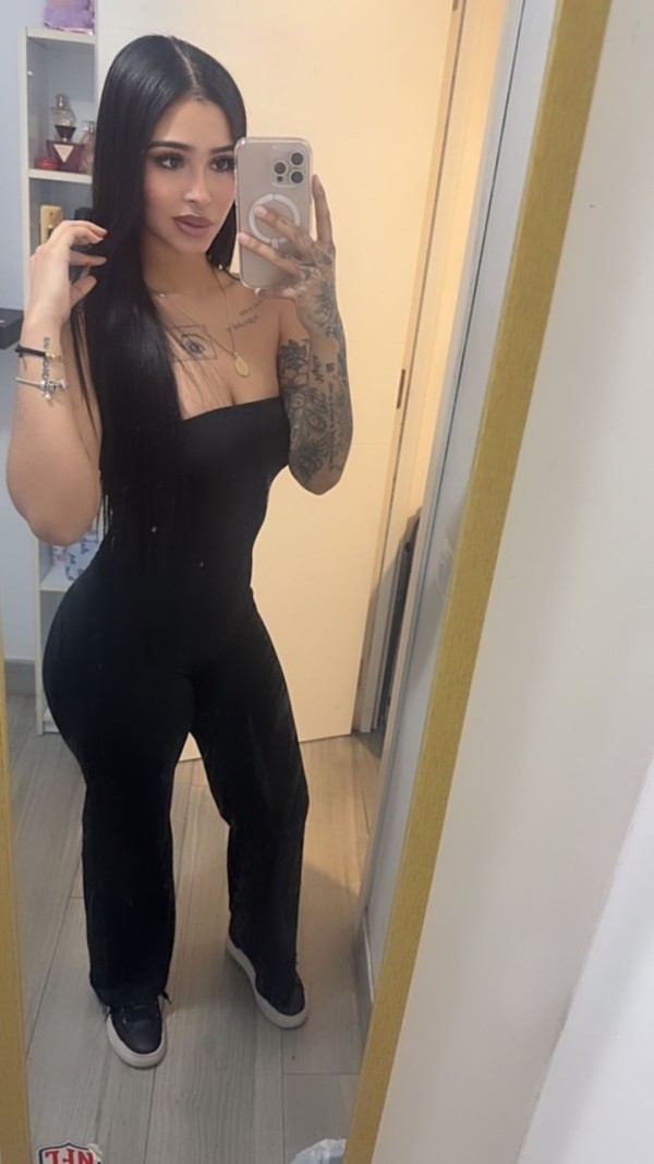 Soy ARYANA ,, DELGADITA,, un  BOMBON y muy JUGUETONA…