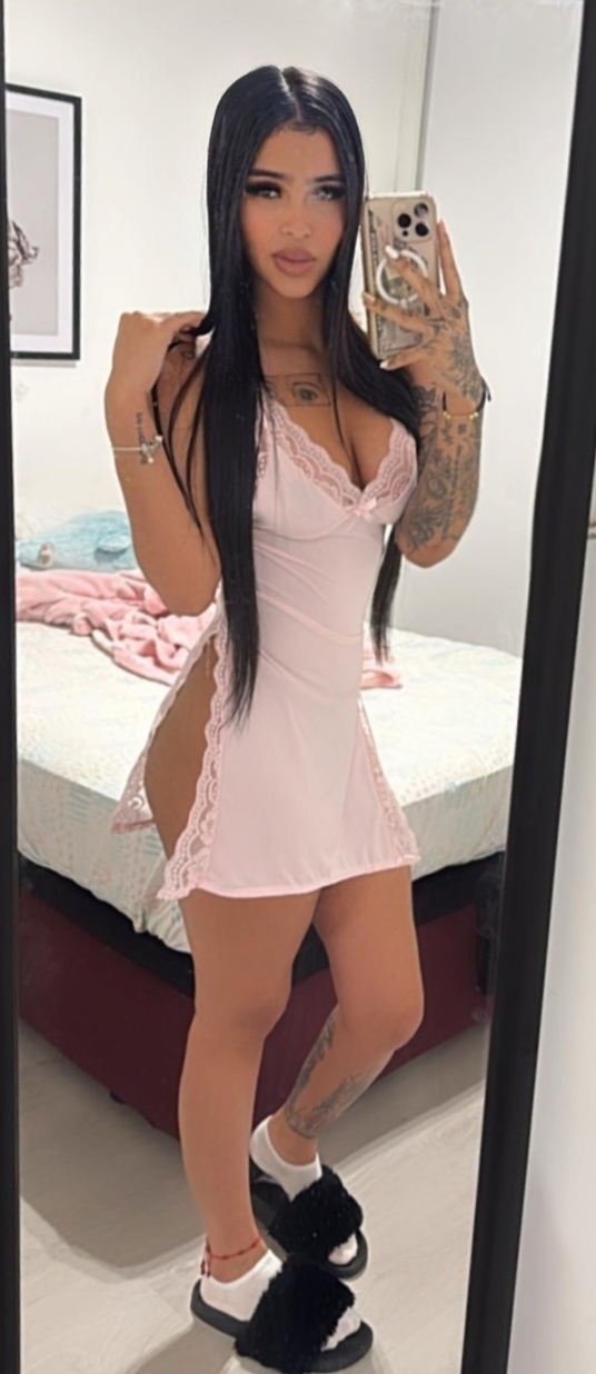 Soy ARYANA ,, DELGADITA,, un  BOMBON y muy JUGUETONA…