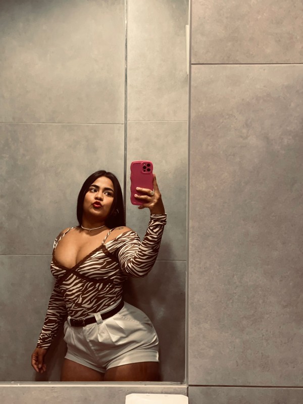 VALERY VENEZOLANA SUPER EXTROVERTIDA MUY CARIÑOSA.