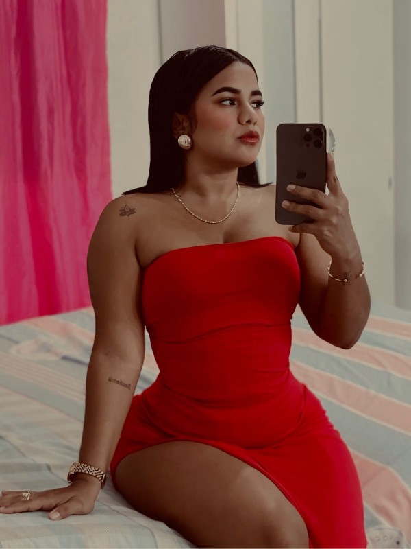 VALERY VENEZOLANA SUPER EXTROVERTIDA MUY CARIÑOSA.