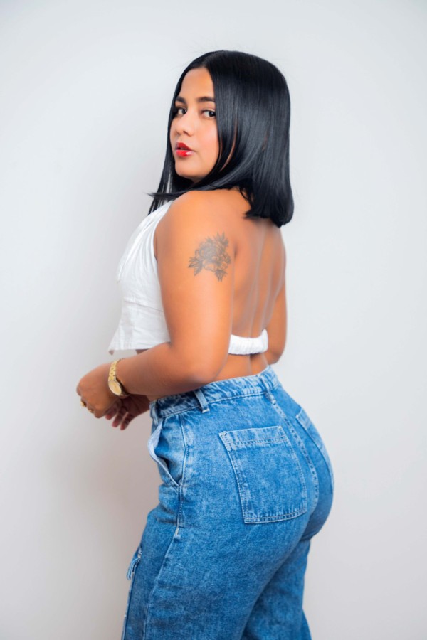 VALERY VENEZOLANA SUPER EXTROVERTIDA MUY CARIÑOSA.