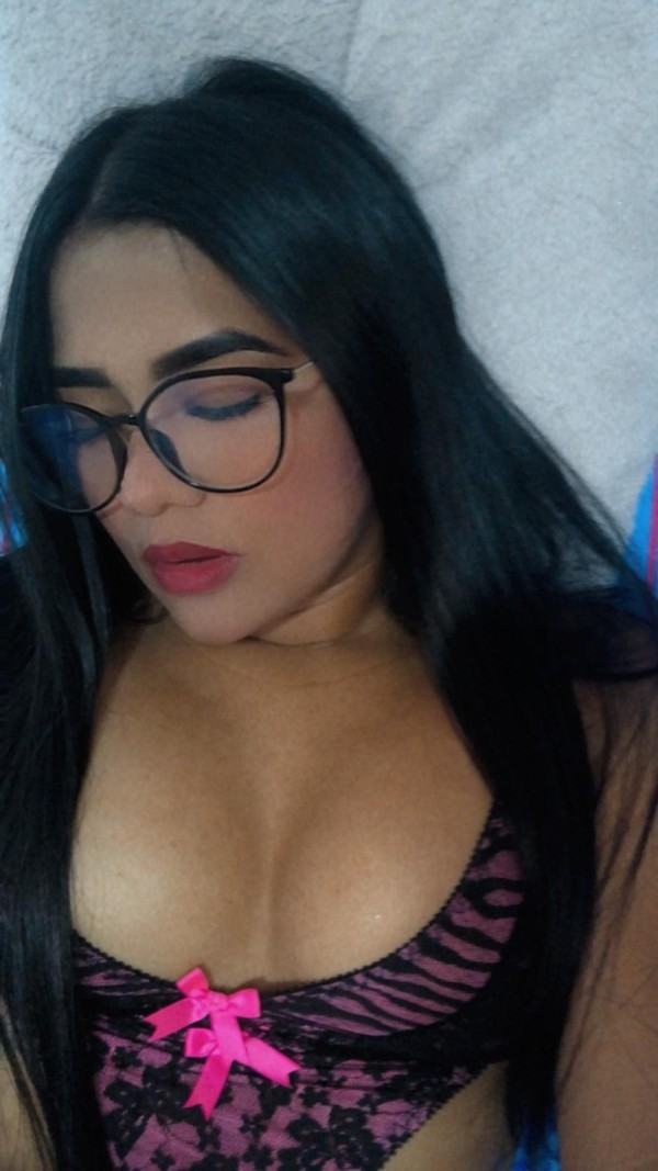 VALERY VENEZOLANA SUPER EXTROVERTIDA MUY CARIÑOSA.