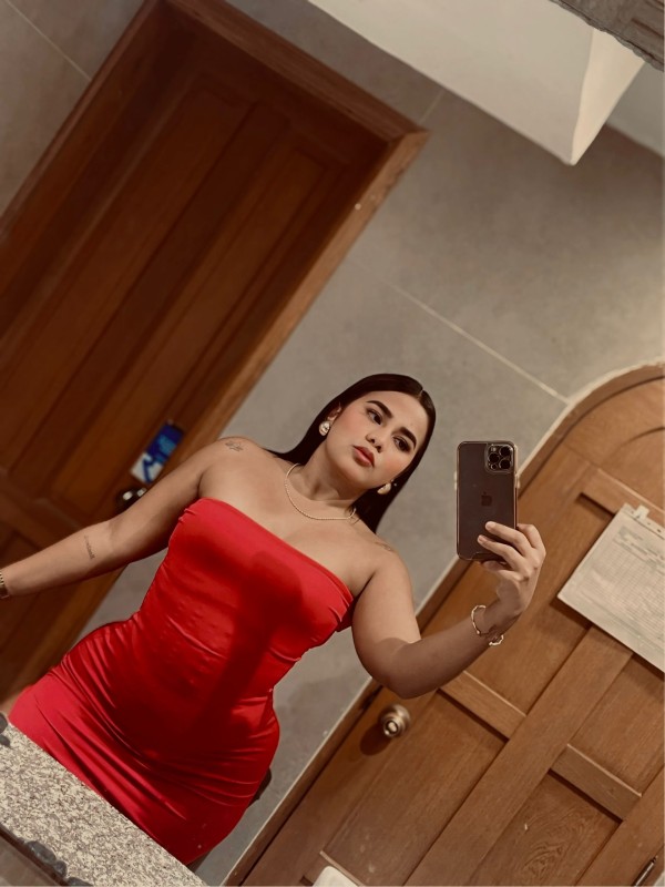 VALERY VENEZOLANA SUPER EXTROVERTIDA MUY CARIÑOSA.