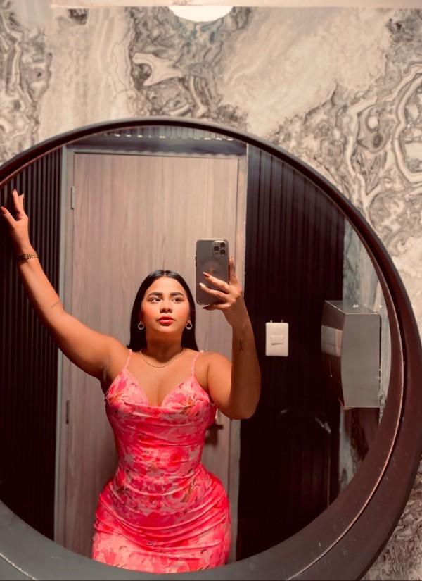 VALERY VENEZOLANA SUPER EXTROVERTIDA MUY CARIÑOSA.