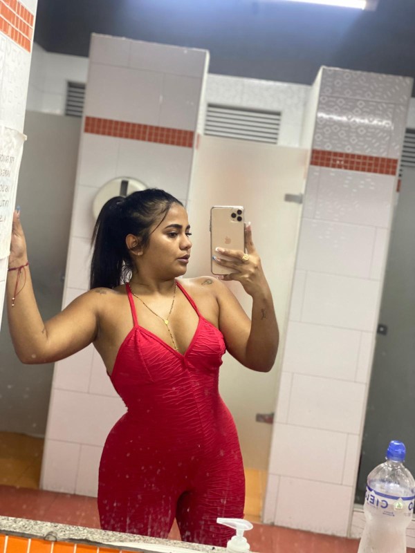 VALERY VENEZOLANA SUPER EXTROVERTIDA MUY CARIÑOSA.