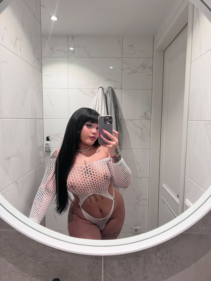 Hot,accommodating colombian girl