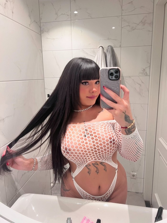 Hot,accommodating colombian girl