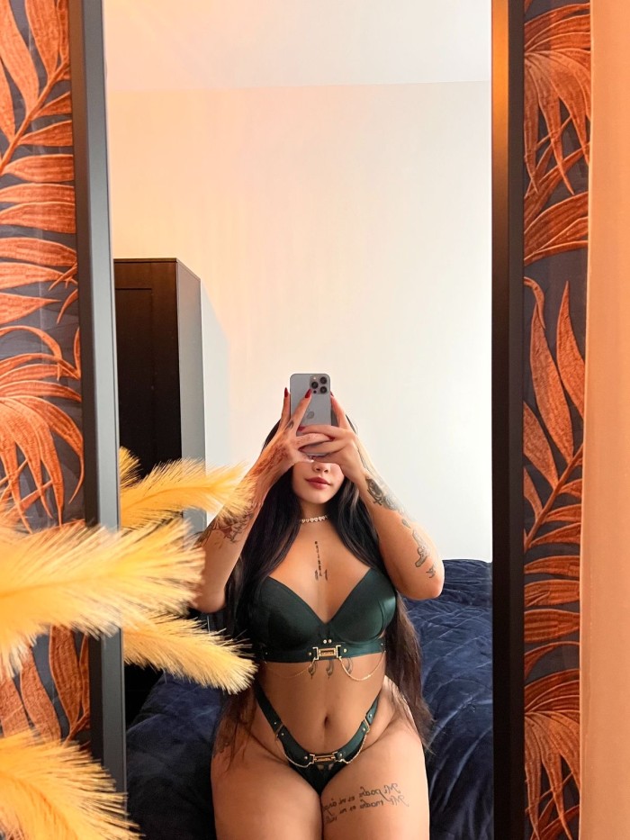 Hot,accommodating colombian girl