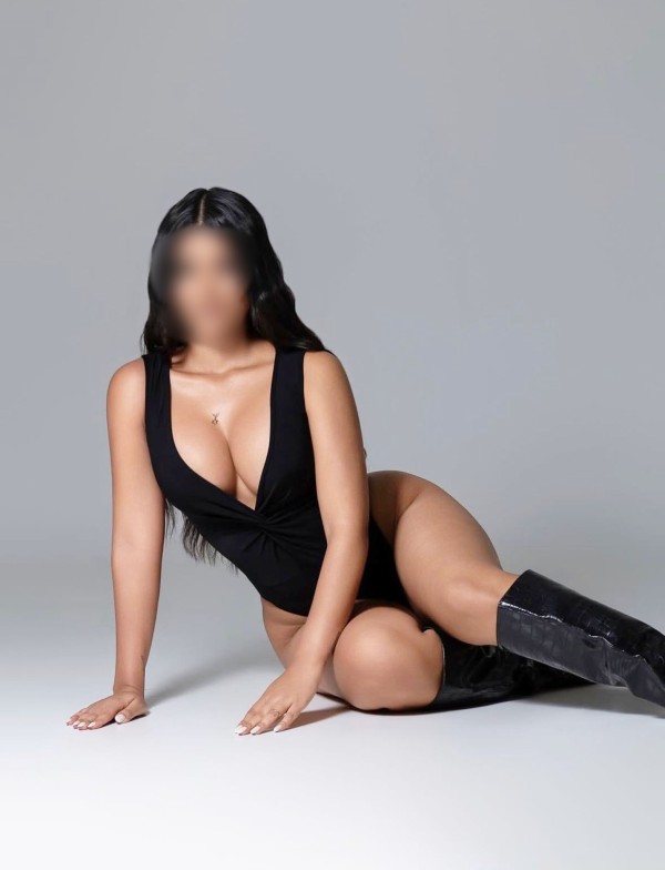 Espectacular LATINA TODA UNA diosa para ti ven no te arrepentirás