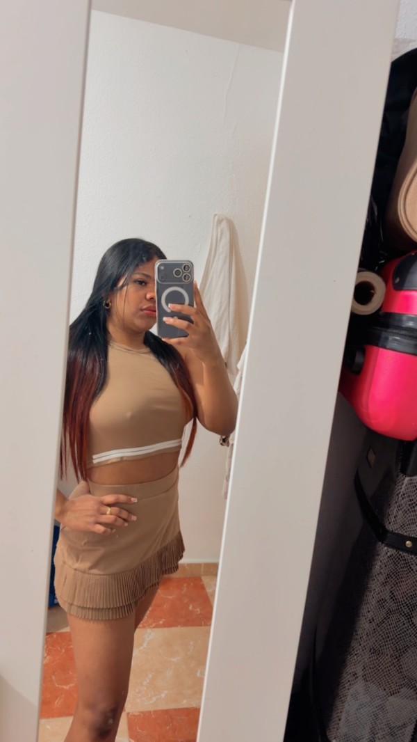 Andrea · 25 · COLOMBIANA — juventud y energía