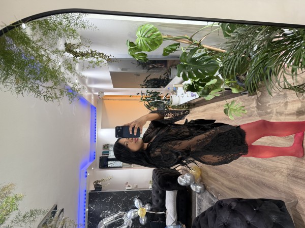 Andrea · 25 · COLOMBIANA — juventud y energía