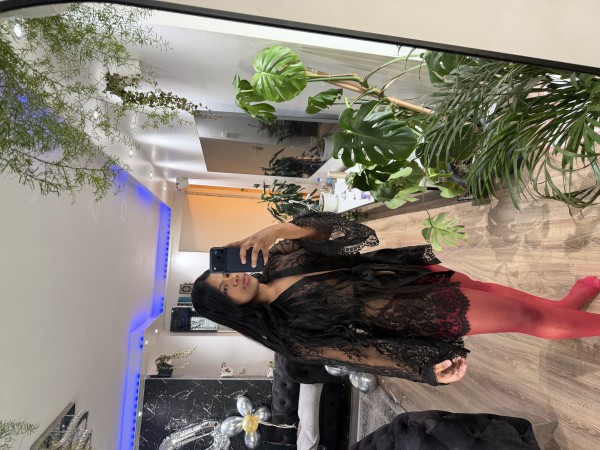 Andrea · 25 · COLOMBIANA — juventud y energía