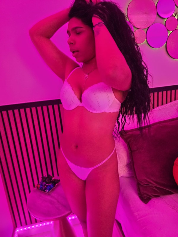 ANDREA ATREVIDA Y JUGUETONA