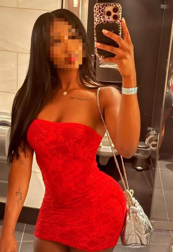 DANIELA, JOVEN MORENA CON BUEN CULO