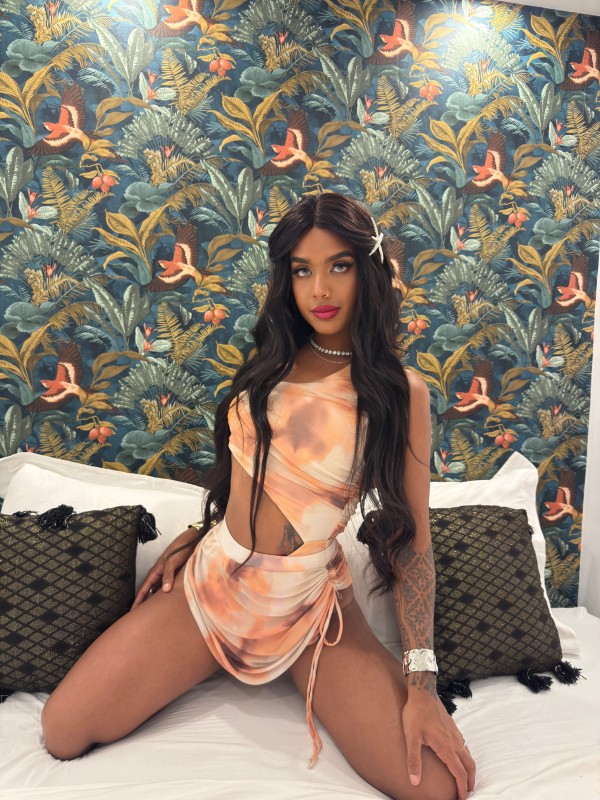 Valentina EN PUERTO BANUS morena latina trans