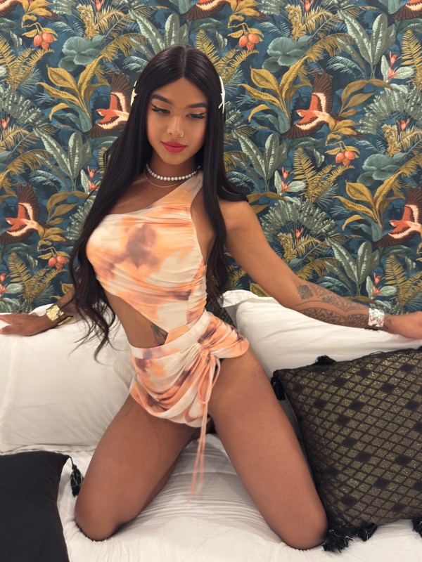 Valentina EN PUERTO BANUS morena latina trans