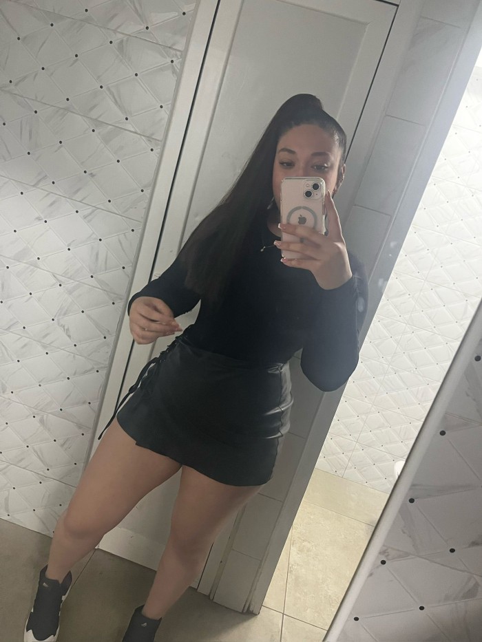 ARDIENTE LATINA CON GANAS DE FOLLAR