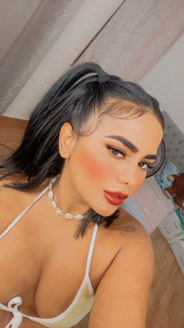 VALERY VENEZOLANA SUPER EXTROVERTIDA MUY CARIÑOSA.