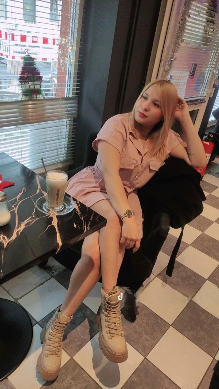 Luna ,rubia explosiva y angelical